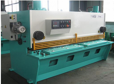 Máy cắt tôn thủy lực - Máy Cắt CNC EMC - Công Ty Cổ Phần Đầu Tư Công Nghệ EMC